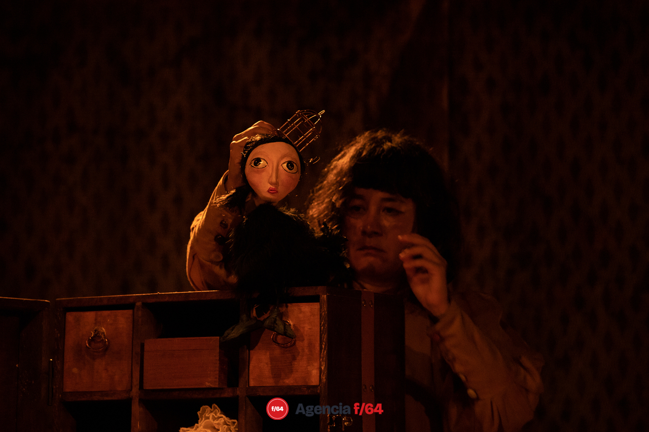 La serie de LAS COSAS (radiografía entre paredes)
compañía Bazar Teatro.