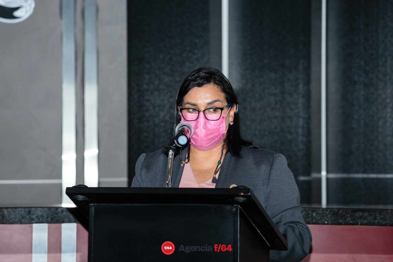 Diputada Myriam Gudiño en su pronunciamiento sobre el desastre financiero del Gobierno del Estado de Colima.