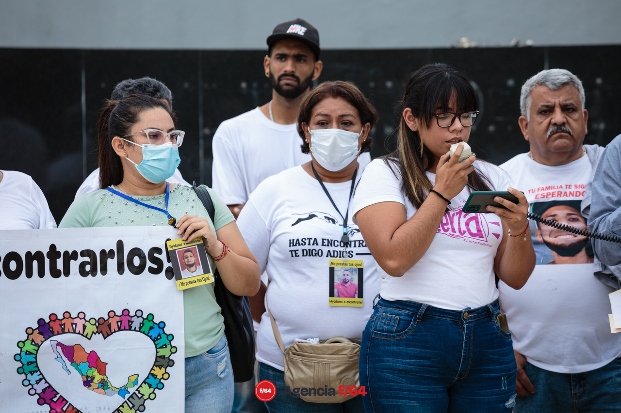 Colocación, por tercera ocasión, de un olivo en la plaza como señal de la paz que anhelan familiares de desaparecidos. No únicamente piden la localización de los suyos, también piden que no haya más desapariciones forzadas.