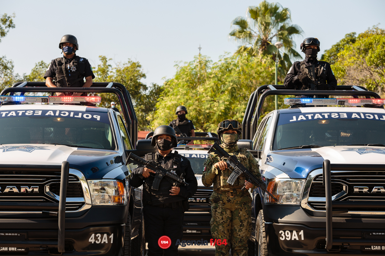 La Gobernadora del Estado de Colima, Indira Vizcaíno Silva, hizo entrega de 53 patrullas a la Policía Estatal. Esto dentro del marco del programa "Calles Seguras".