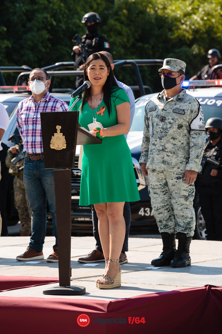 La Gobernadora del Estado de Colima, Indira Vizcaíno Silva, hizo entrega de 53 patrullas a la Policía Estatal. Esto dentro del marco del programa "Calles Seguras".
