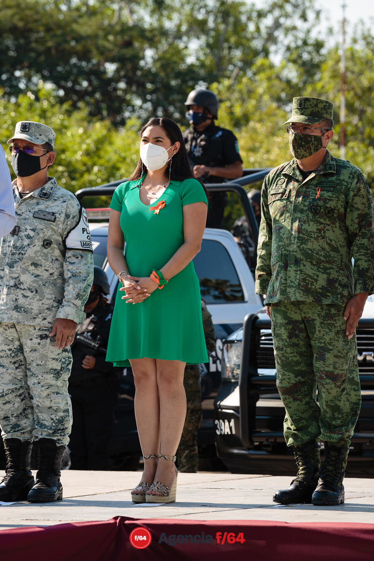 La Gobernadora del Estado de Colima, Indira Vizcaíno Silva, hizo entrega de 53 patrullas a la Policía Estatal. Esto dentro del marco del programa "Calles Seguras".