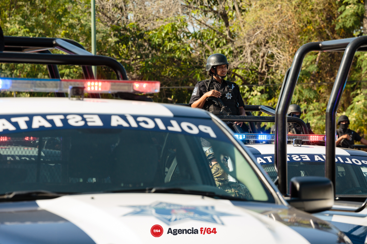 La Gobernadora del Estado de Colima, Indira Vizcaíno Silva, hizo entrega de 53 patrullas a la Policía Estatal. Esto dentro del marco del programa "Calles Seguras".