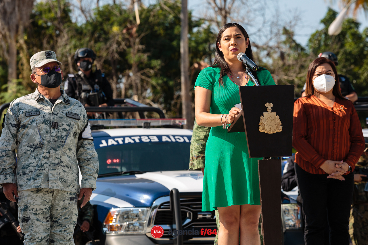 La Gobernadora del Estado de Colima, Indira Vizcaíno Silva, hizo entrega de 53 patrullas a la Policía Estatal. Esto dentro del marco del programa "Calles Seguras".
