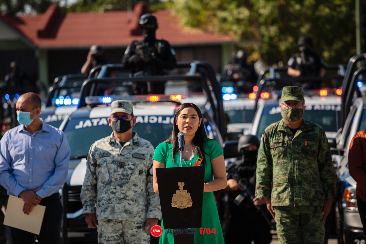 La Gobernadora del Estado de Colima, Indira Vizcaíno Silva, hizo entrega de 53 patrullas a la Policía Estatal. Esto dentro del marco del programa "Calles Seguras".