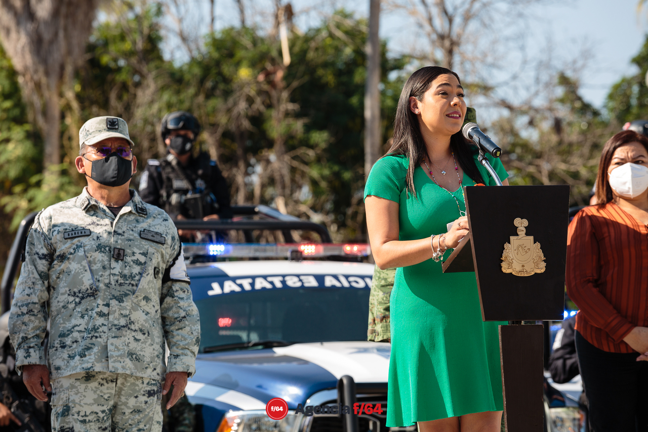 La Gobernadora del Estado de Colima, Indira Vizcaíno Silva, hizo entrega de 53 patrullas a la Policía Estatal. Esto dentro del marco del programa "Calles Seguras".
