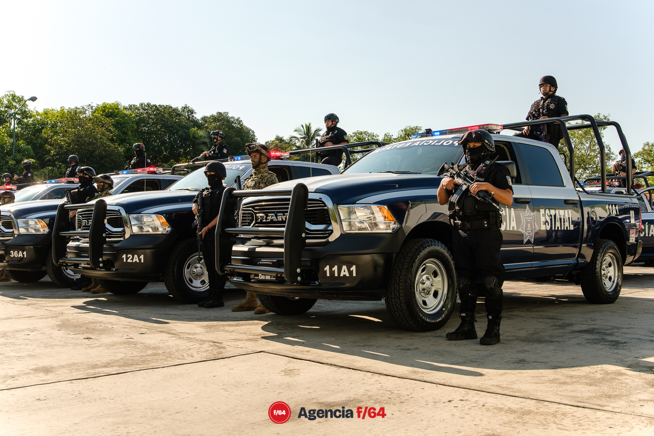 La Gobernadora del Estado de Colima, Indira Vizcaíno Silva, hizo entrega de 53 patrullas a la Policía Estatal. Esto dentro del marco del programa "Calles Seguras".