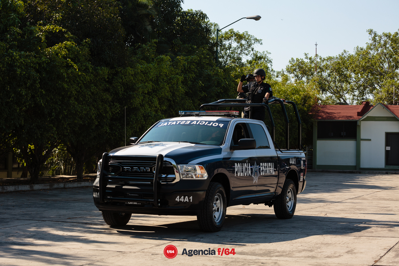 La Gobernadora del Estado de Colima, Indira Vizcaíno Silva, hizo entrega de 53 patrullas a la Policía Estatal. Esto dentro del marco del programa "Calles Seguras".