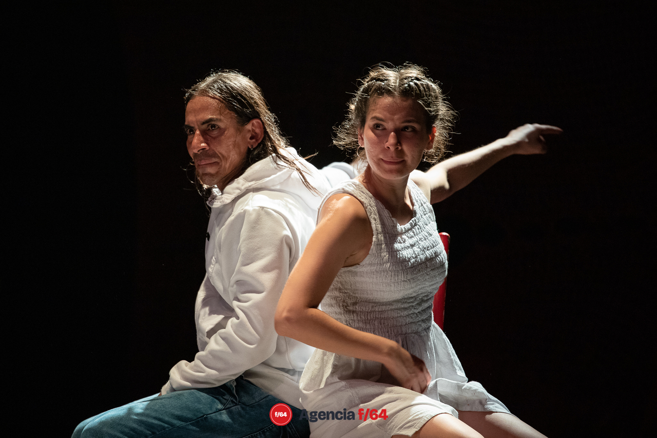 Alex Morán y Adriana Palafox, actores.
Anhelo Teatro.