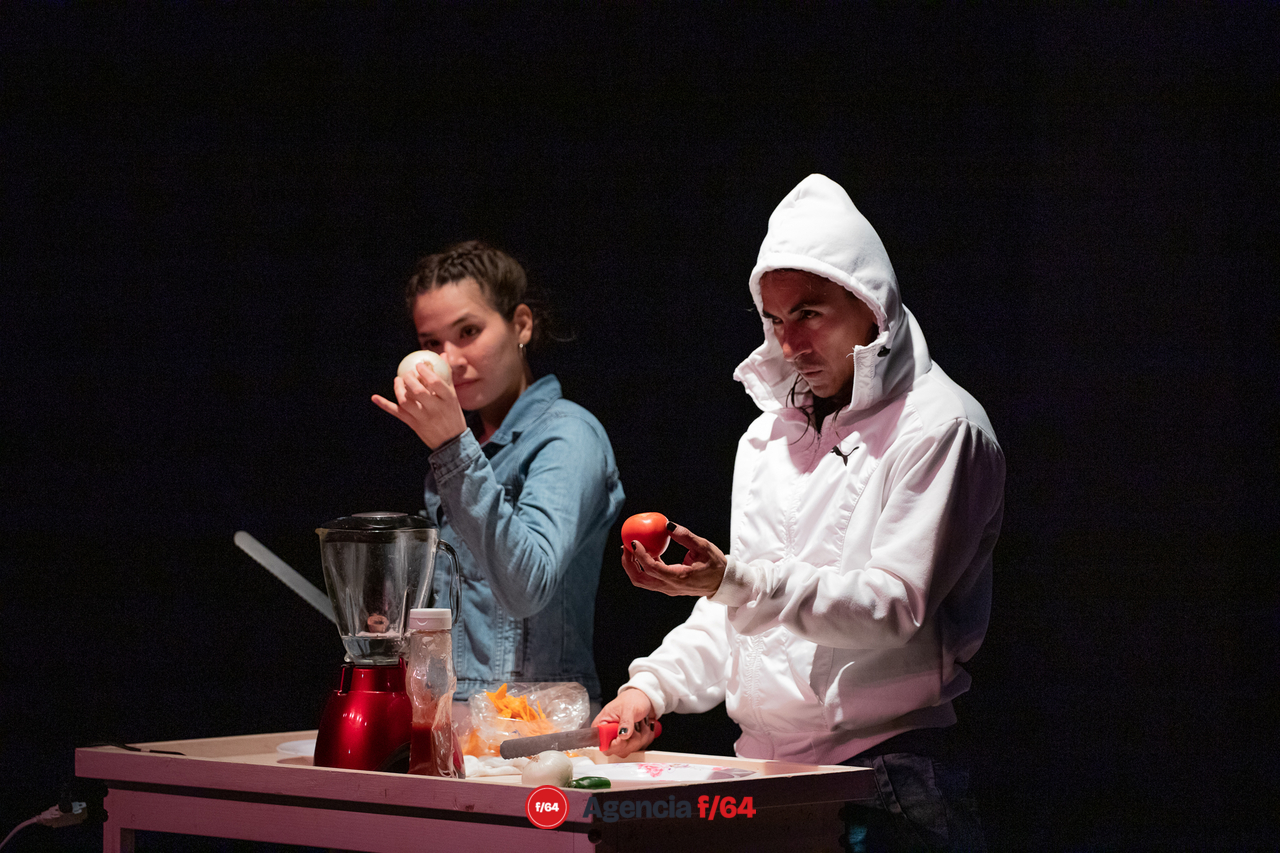Alex Morán y Adriana Palafox, actores.
Anhelo Teatro.