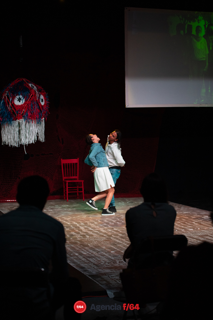 Alex Morán y Adriana Palafox, actores.
Anhelo Teatro.