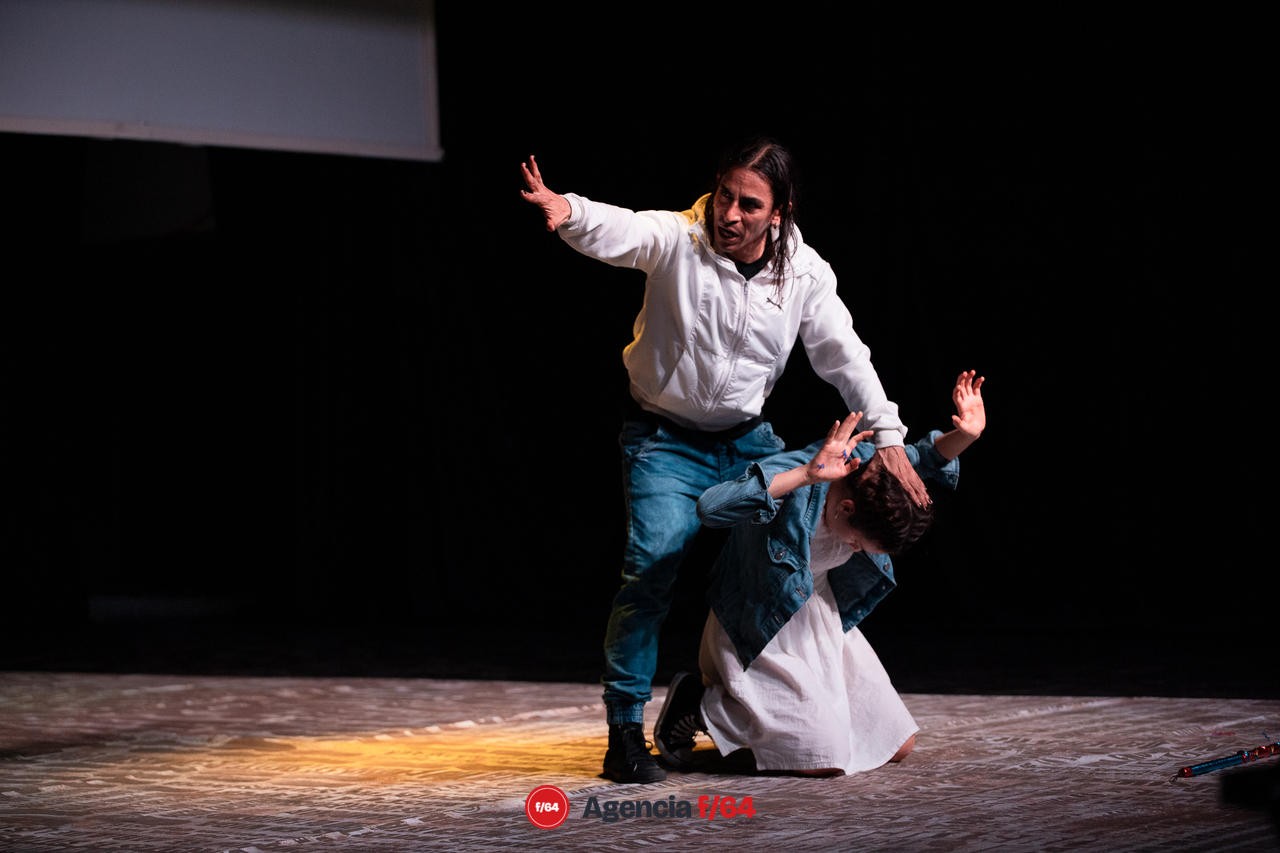 Alex Morán y Adriana Palafox, actores.
Anhelo Teatro.