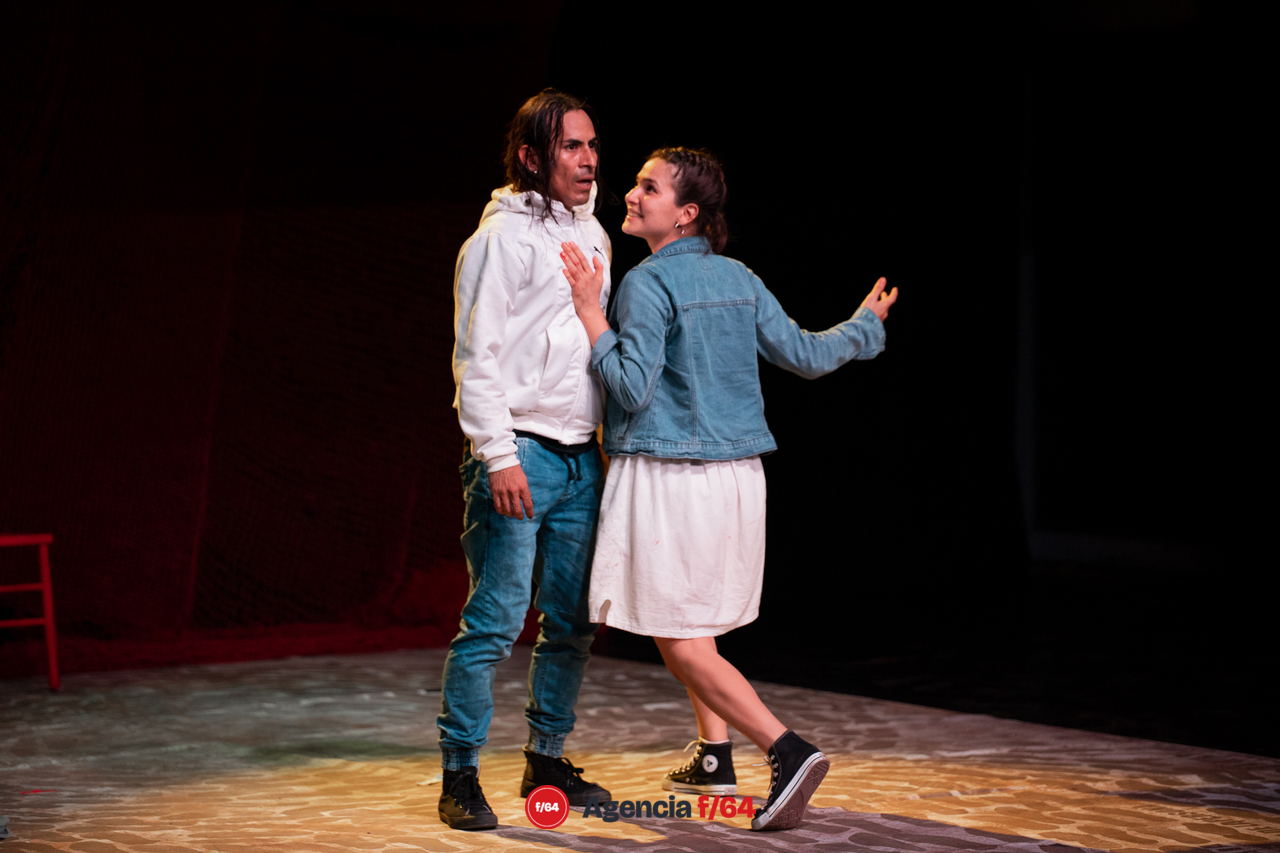 Alex Morán y Adriana Palafox, actores.
Anhelo Teatro.