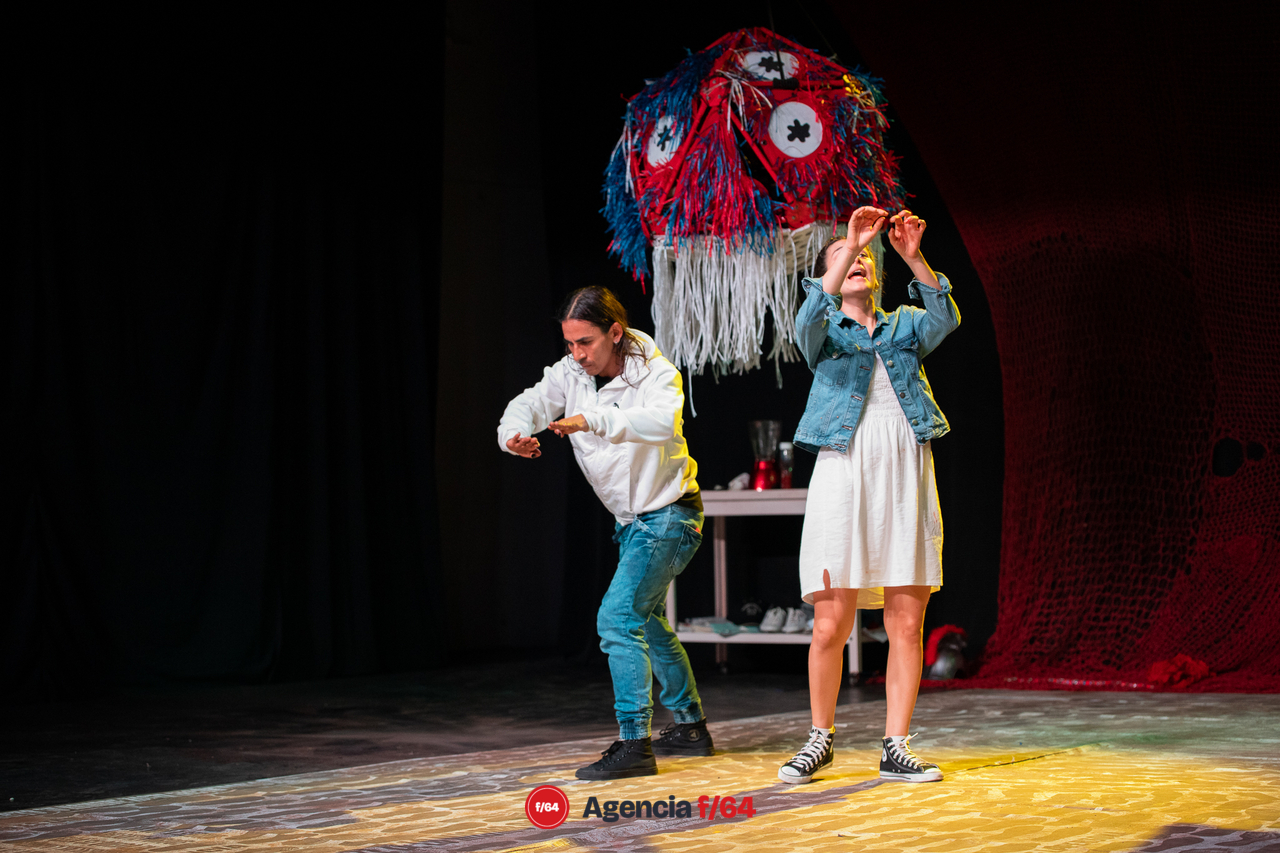 Alex Morán y Adriana Palafox, actores.
Anhelo Teatro.