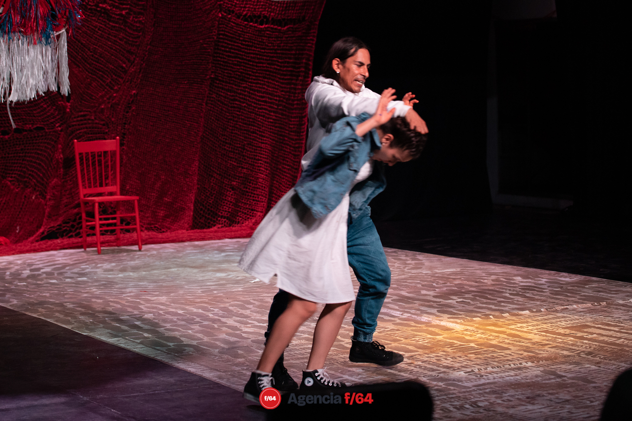 Alex Morán y Adriana Palafox, actores.
Anhelo Teatro.