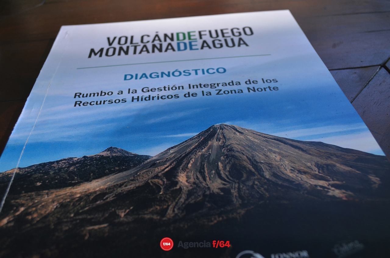 Volcán de Fuego Montaña de Agua