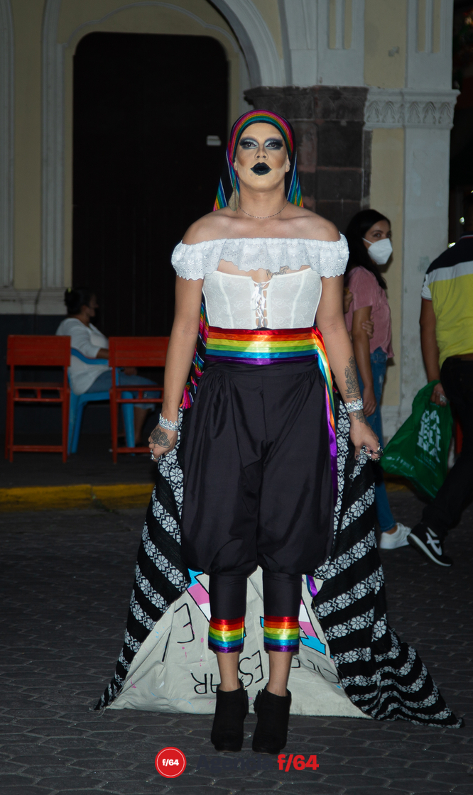 Intervención Queer/Drag frente a la Catedral Basílica Menor.
Colima, Colima.