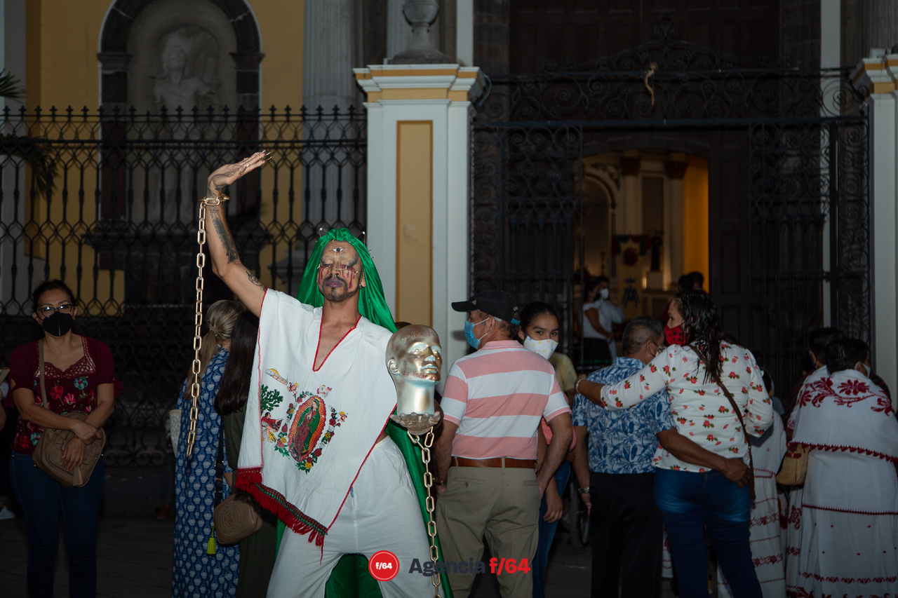 Intervención Queer/Drag frente a la Catedral Basílica Menor.
Colima, Colima.