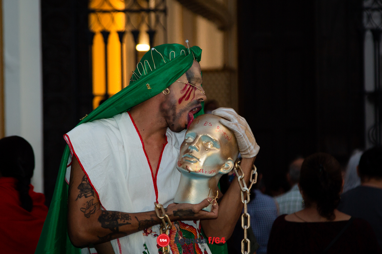 Intervención Queer/Drag frente a la Catedral Basílica Menor.
Colima, Colima.