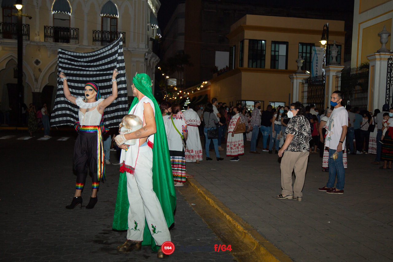 Intervención Queer/Drag frente a la Catedral Basílica Menor.
Colima, Colima.