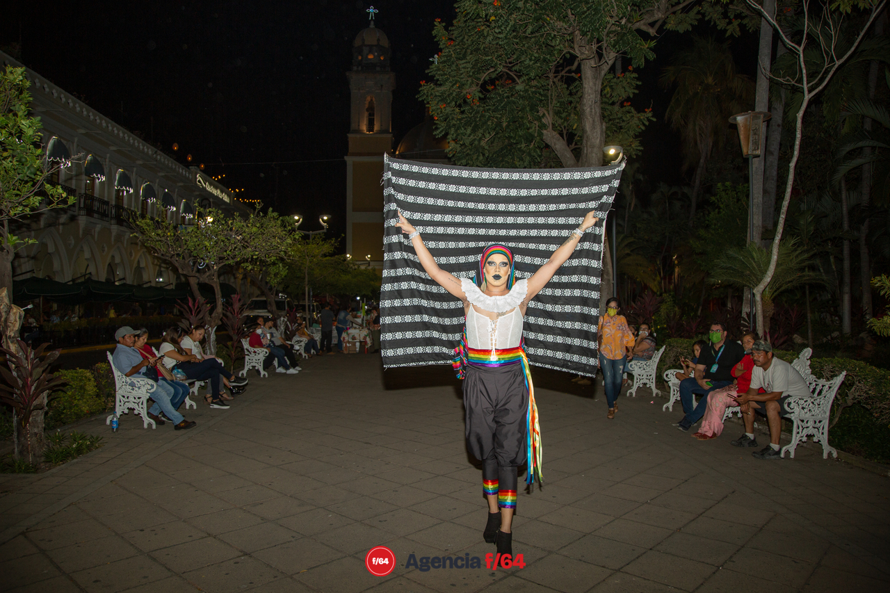 Intervención Queer/Drag en espacios públicos.
Colima, Colima.