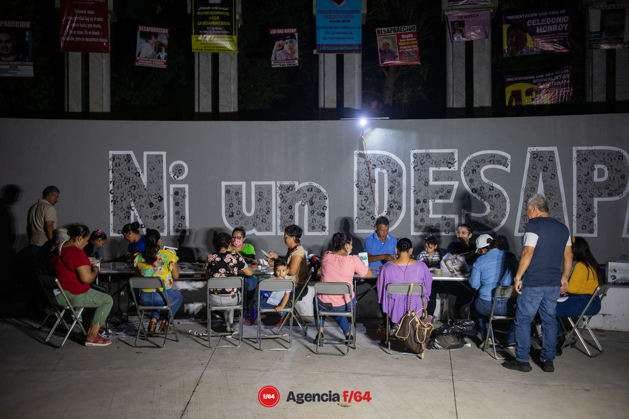 Integrantes de la Red Familiares Desaparecidos en Colima se reúnen y celebran a la Virgen de Guadalupe con rosario y plegarias por sus familiares ausentes. 