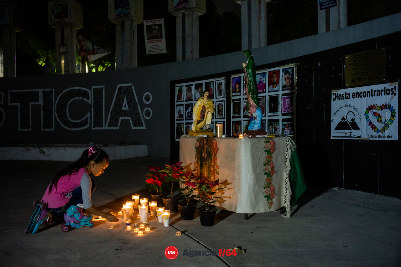 Integrantes de la Red Familiares Desaparecidos en Colima se reúnen y celebran a la Virgen de Guadalupe con rosario y plegarias por sus familiares ausentes. 