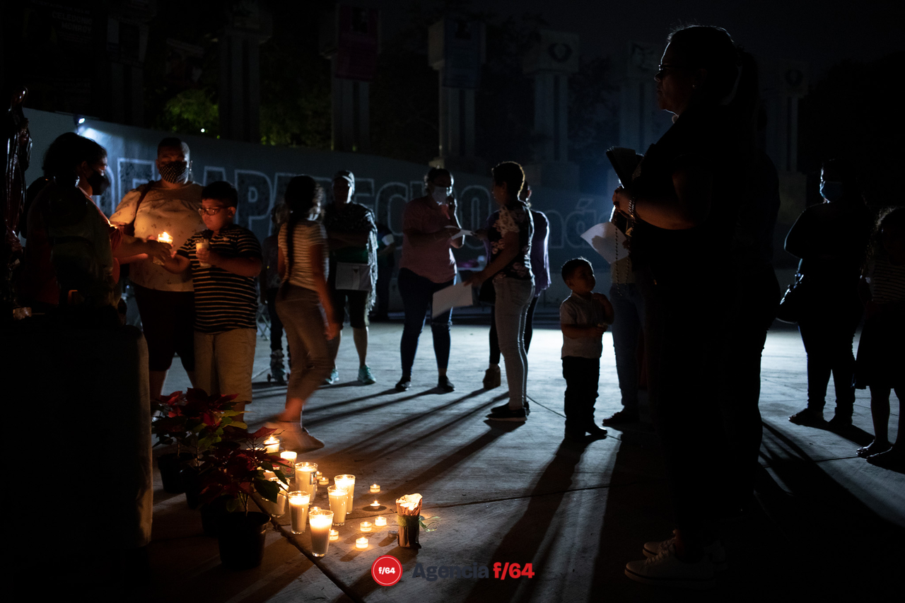 Integrantes de la Red Familiares Desaparecidos en Colima se reúnen y celebran a la Virgen de Guadalupe con rosario y plegarias por sus familiares ausentes. 
