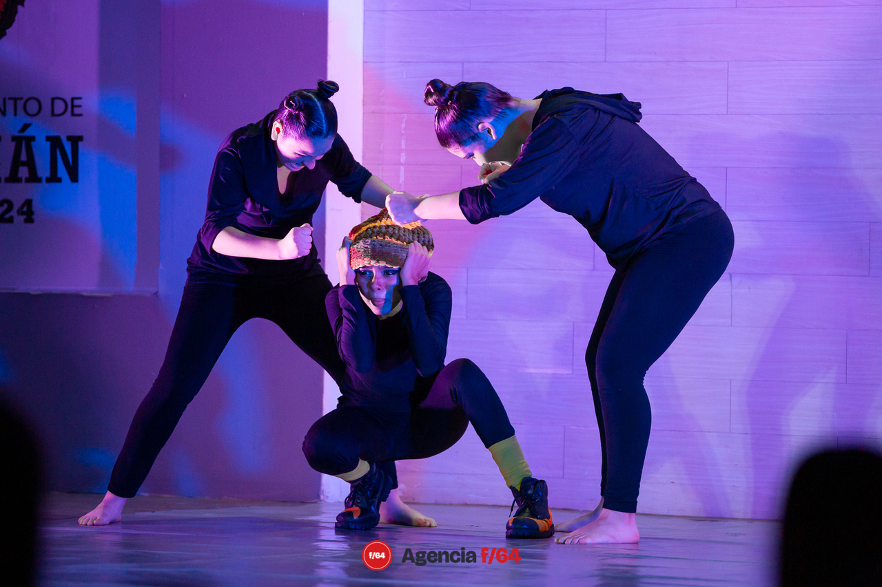 Los cuervos no se peinan.
Compañía de Teatro Caracol.