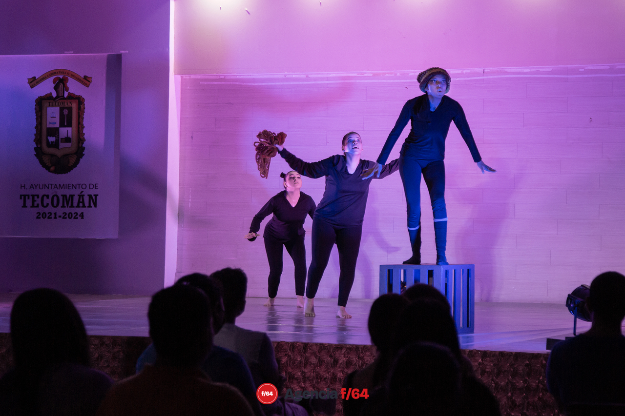 Los cuervos no se peinan.
Compañía de Teatro Caracol.