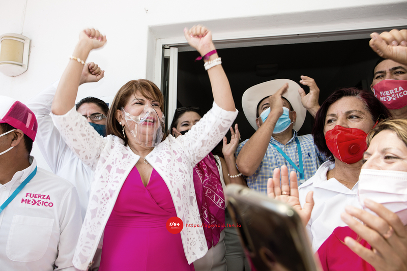 Claudia Yáñez se registra por Fuerza México. Foto Mario Alberto Chávez