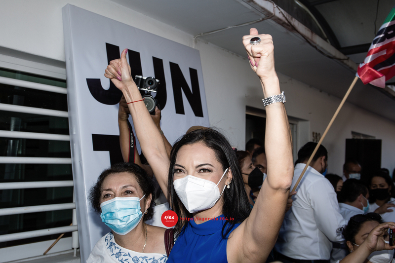 Mely Romero se registra por la alianza “Va por Colima”. Foto Mario Alberto Chávez