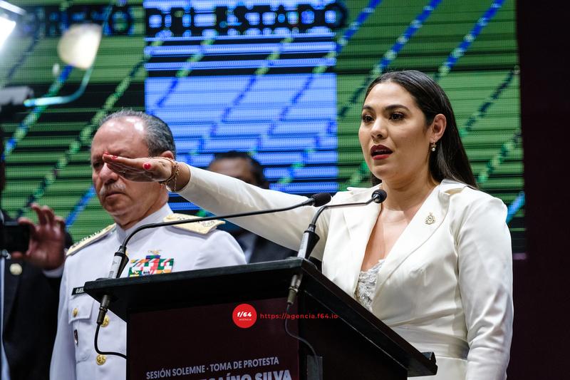 Indira Vizcaíno Silva jura como Gobernadora del Estado de Colima. Foto Mario Alberto Chávez