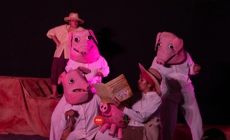 "Los puercos de Nicolás Mangana". Compañía de Teatro Caracol. Foto Flor Larios