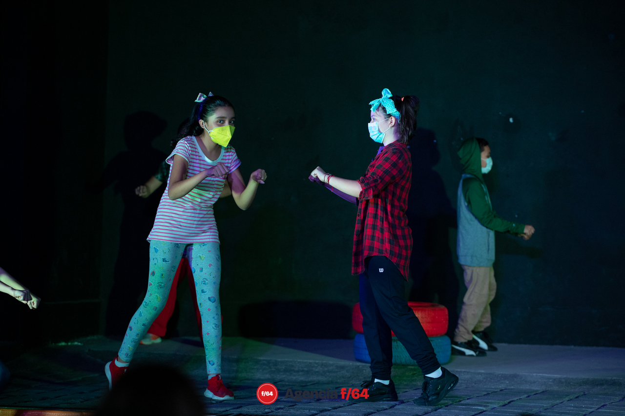 Cierre de taller de teatro para niños y niñas en Casa Caracol.