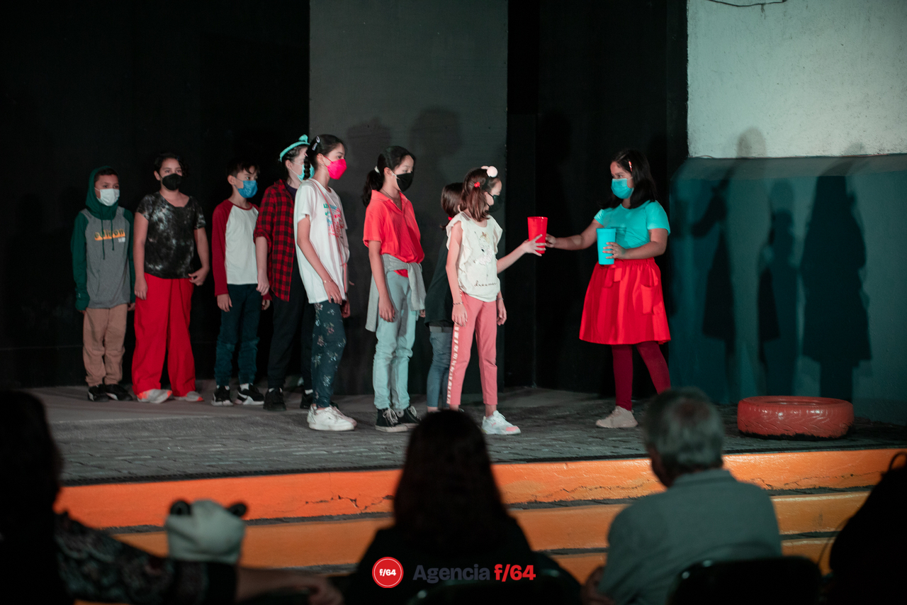 Cierre de taller de teatro para niños y niñas en Casa Caracol.