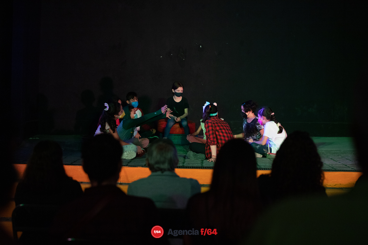 Cierre de taller de teatro para niños y niñas en Casa Caracol.