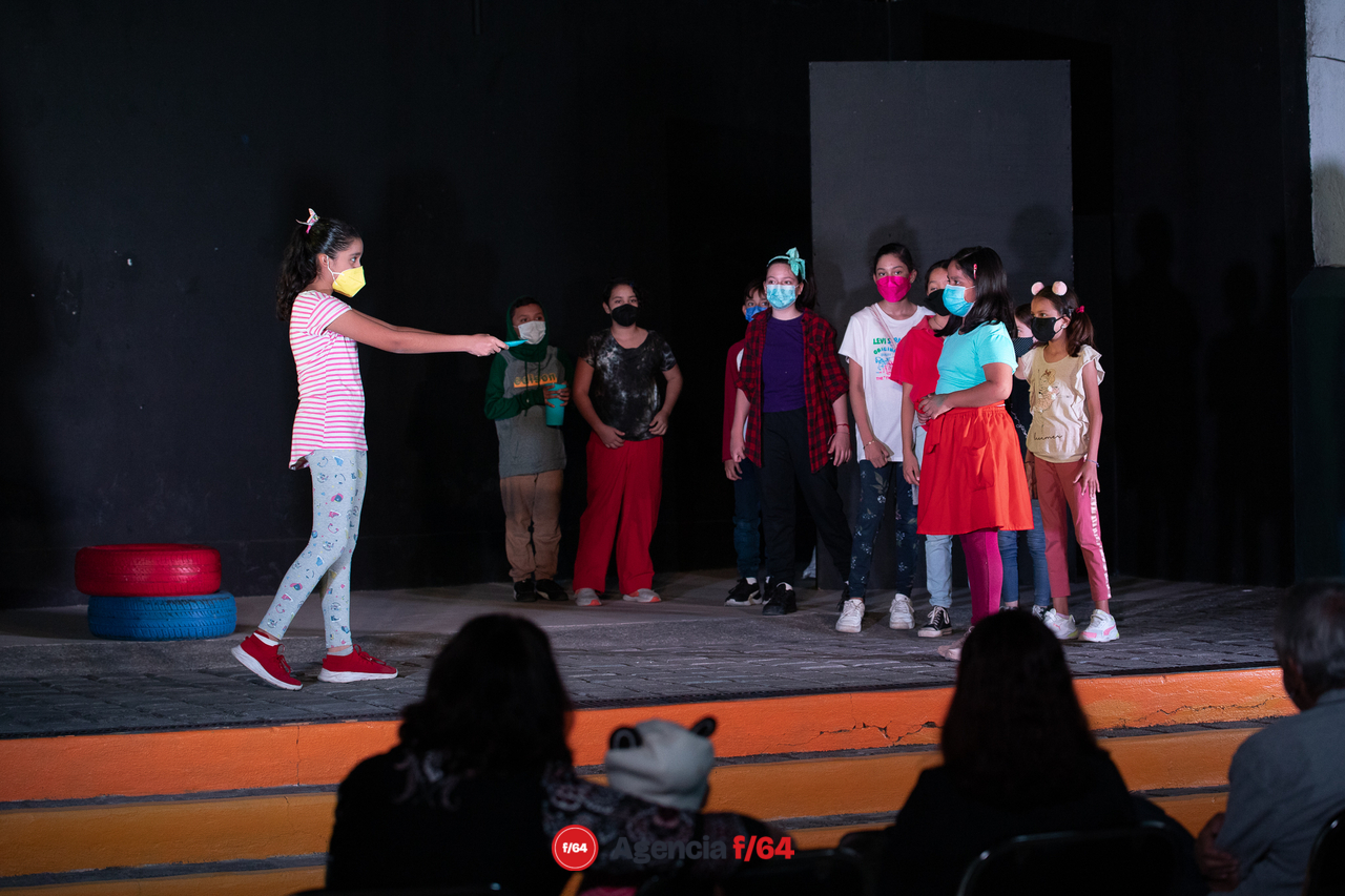 Cierre de taller de teatro para niños y niñas en Casa Caracol.
