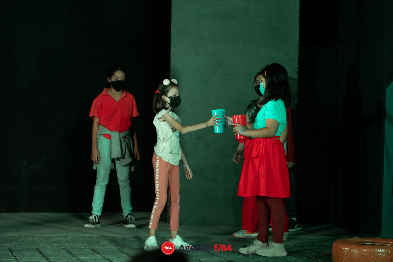 Cierre de taller de teatro para niños y niñas en Casa Caracol.
