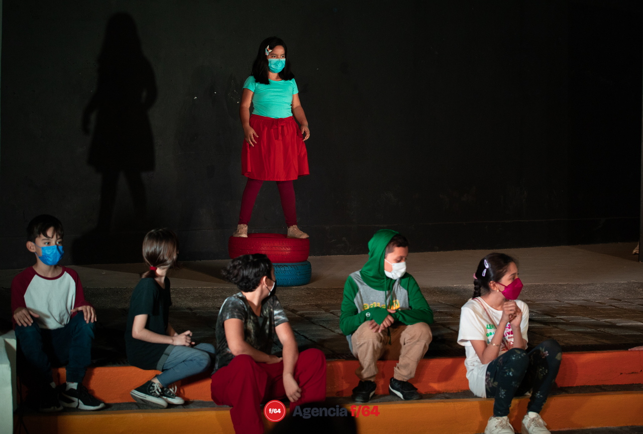 Cierre de taller de teatro para niños y niñas en Casa Caracol.