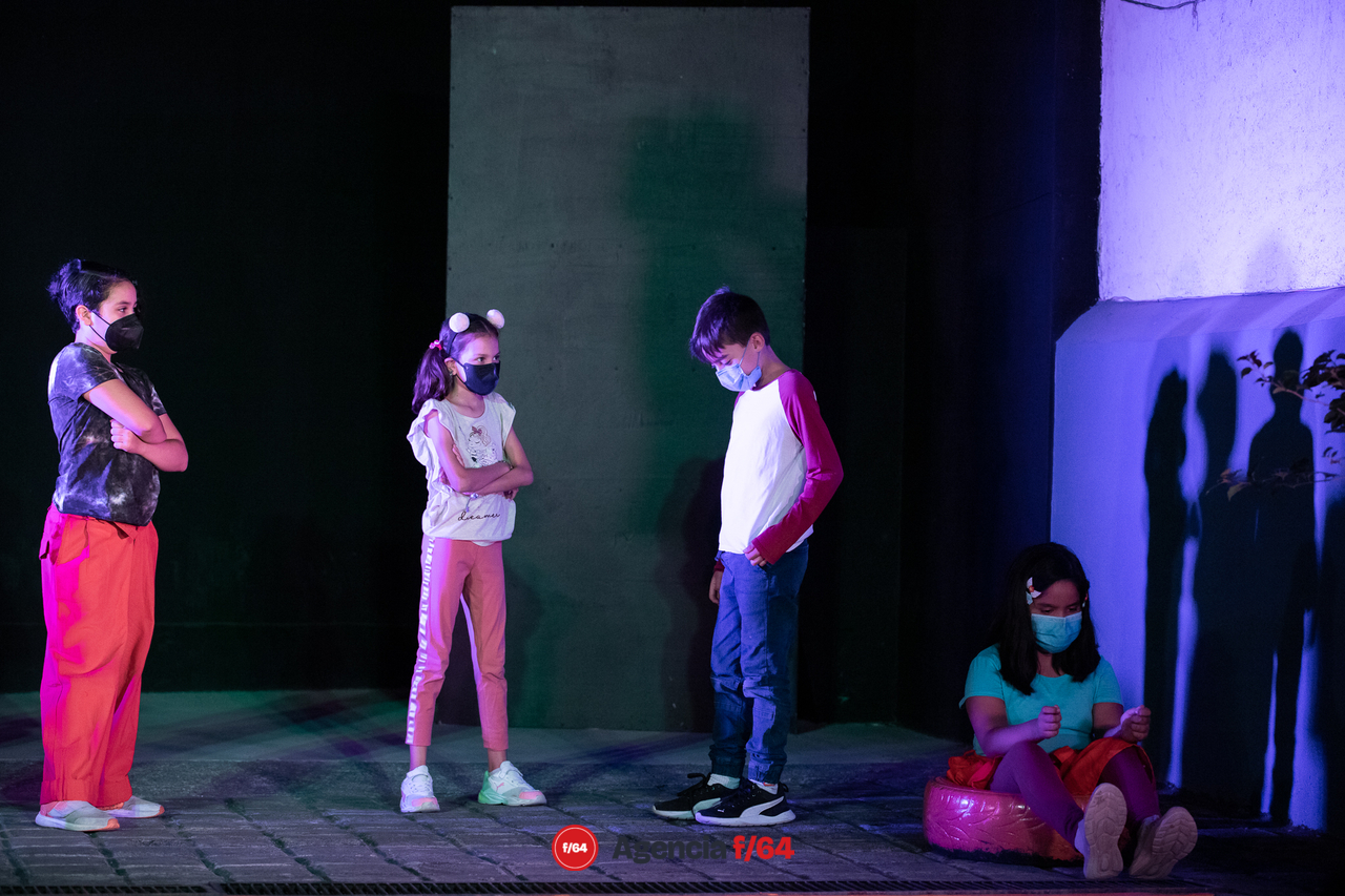 Cierre de taller de teatro para niños y niñas en Casa Caracol.