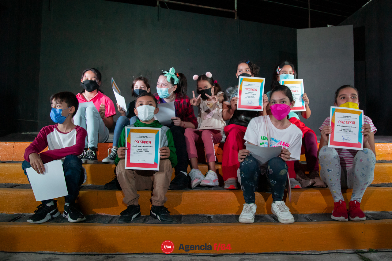 Cierre de taller de teatro para niños y niñas en Casa Caracol.