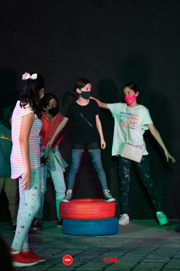 Cierre de taller de teatro para niños y niñas en Casa Caracol.