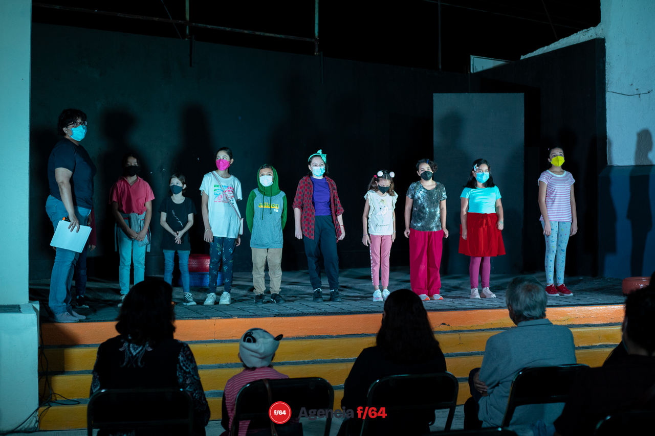 Cierre de taller de teatro para niños y niñas en Casa Caracol.