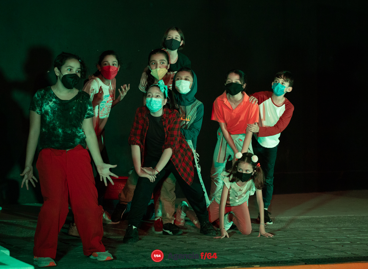Cierre de taller de teatro para niños y niñas en Casa Caracol.