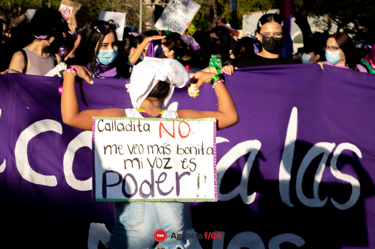 Cientos de mujeres salen a las calles con motivo del 8M.