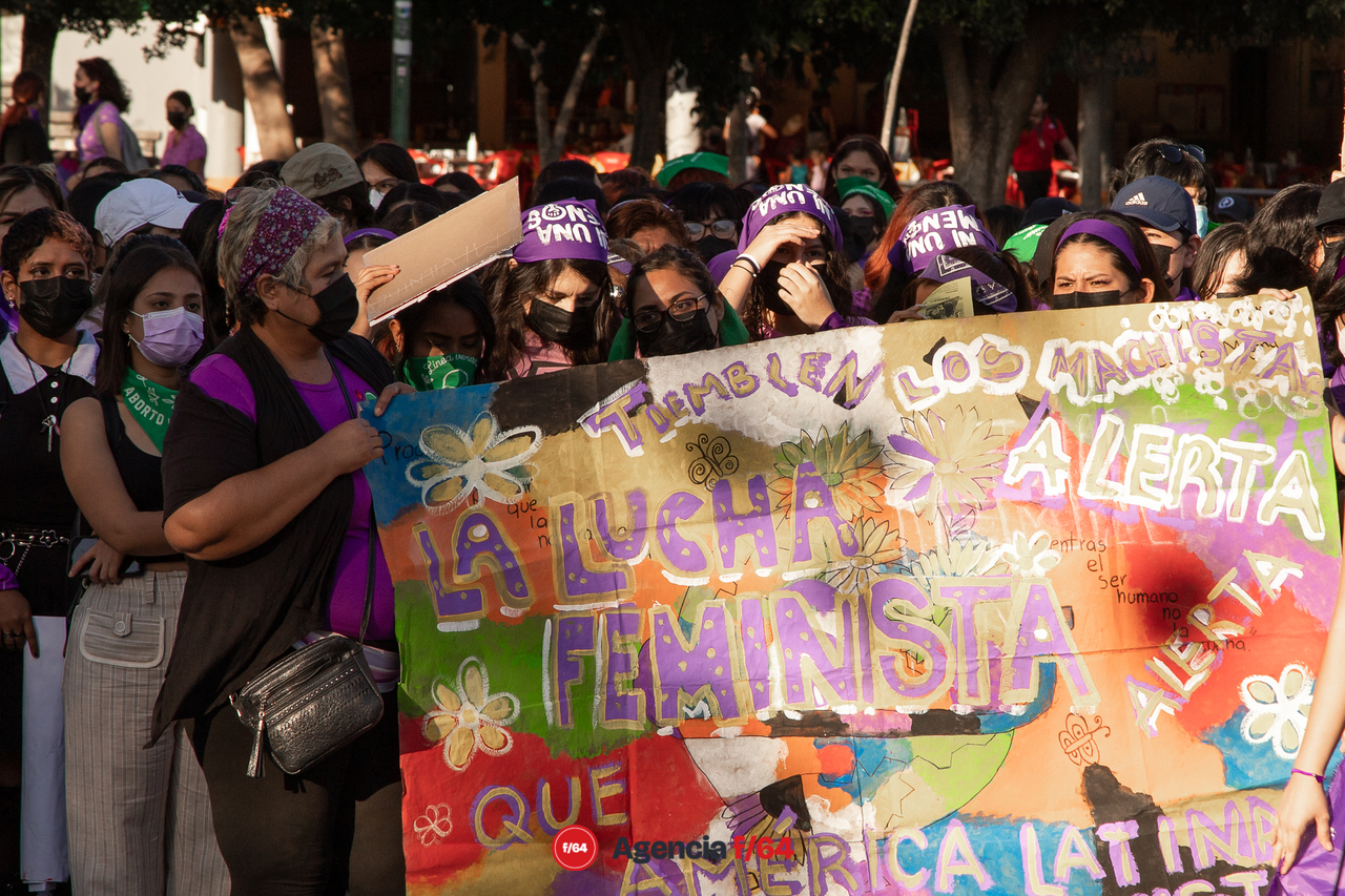 Cientos de mujeres salen a las calles con motivo del 8M.