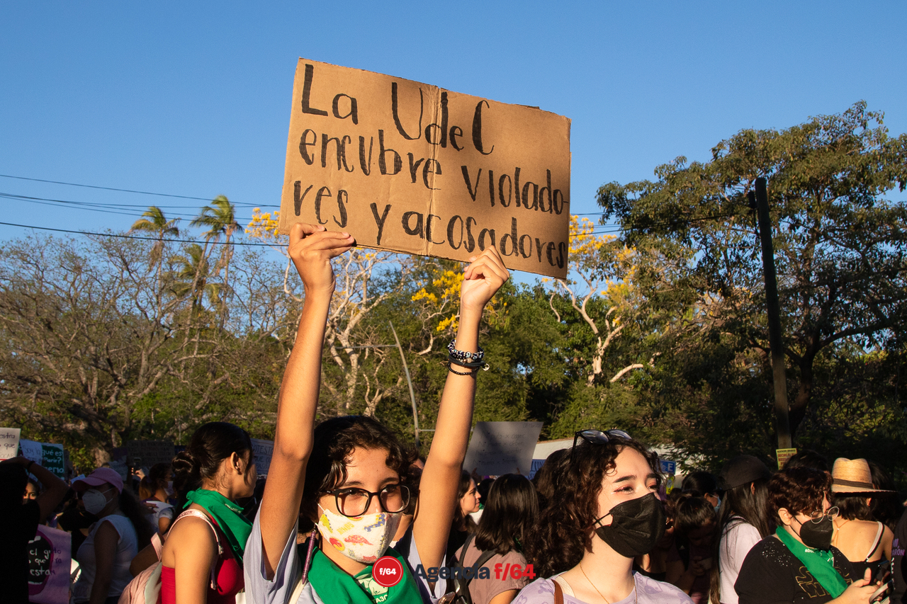 Cientos de mujeres salen a las calles con motivo del 8M.