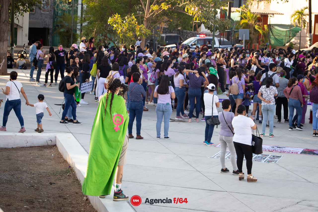 Cientos de mujeres salen a las calles con motivo del 8M.