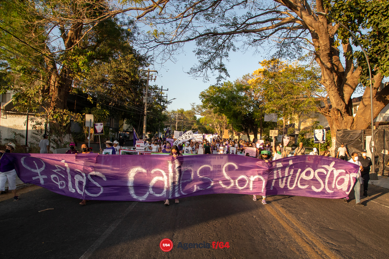 Cientos de mujeres salen a las calles con motivo del 8M.